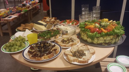 Knytis kvällen innan basaren